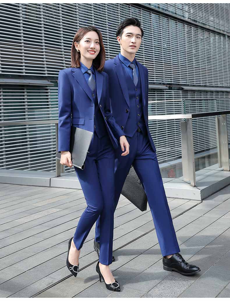 高級(jí)團(tuán)體西服定制模特展示圖3